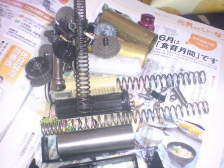 不要な内部パーツ